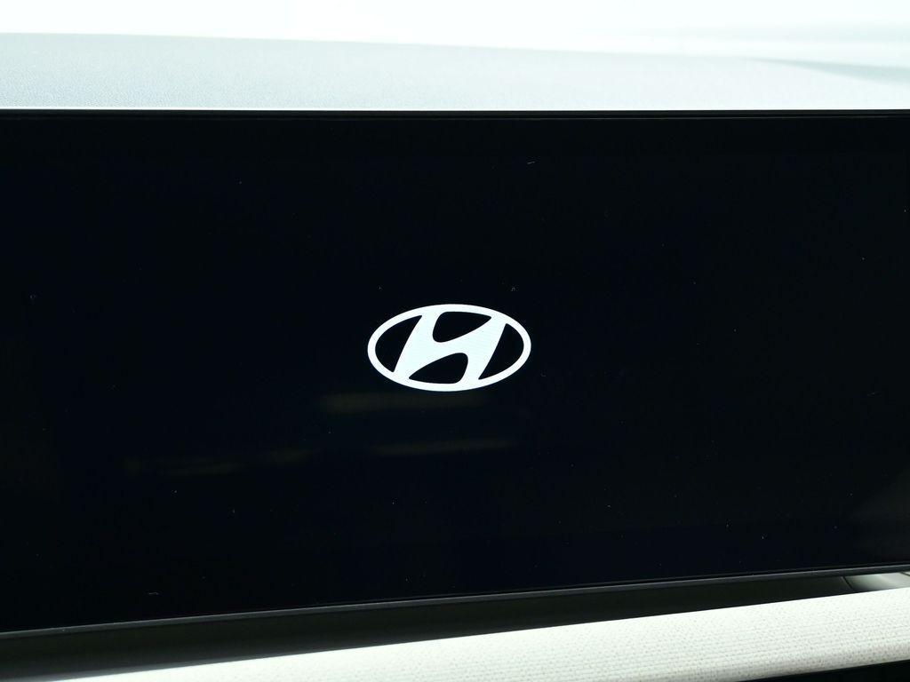 new 2025 Hyundai TUCSON Hybrid car, priced at $37,562