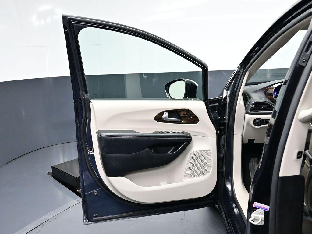 used 2023 Chrysler Pacifica Hybrid car, priced at $27,900