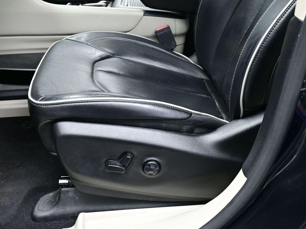 used 2023 Chrysler Pacifica Hybrid car, priced at $27,900