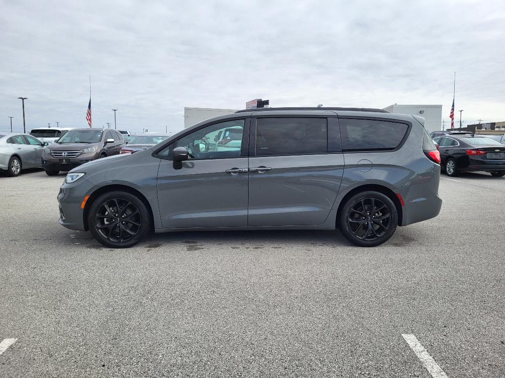 used 2023 Chrysler Pacifica car, priced at $31,000