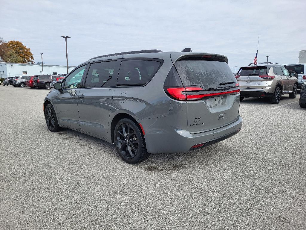 used 2023 Chrysler Pacifica car, priced at $31,000