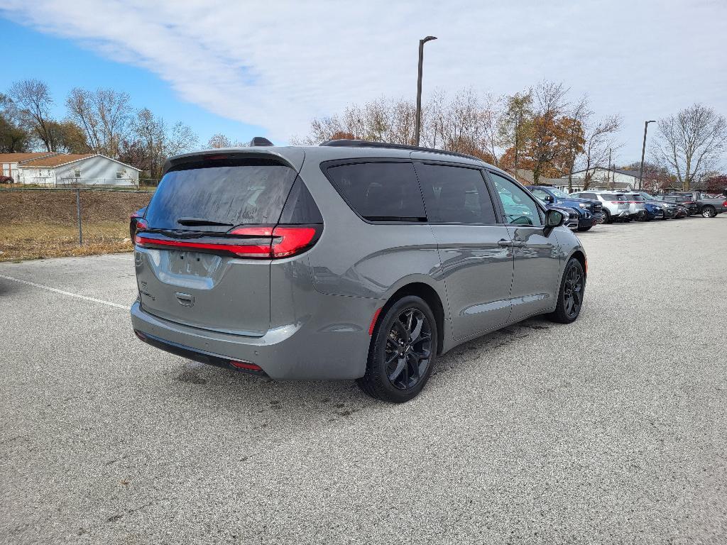 used 2023 Chrysler Pacifica car, priced at $31,000