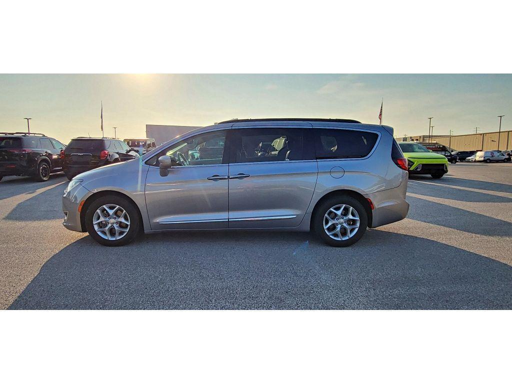 used 2017 Chrysler Pacifica car, priced at $13,000