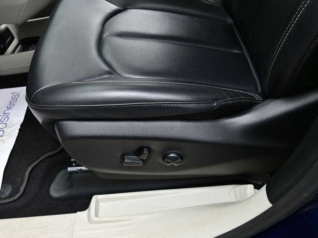 used 2024 Chrysler Pacifica Hybrid car, priced at $29,990