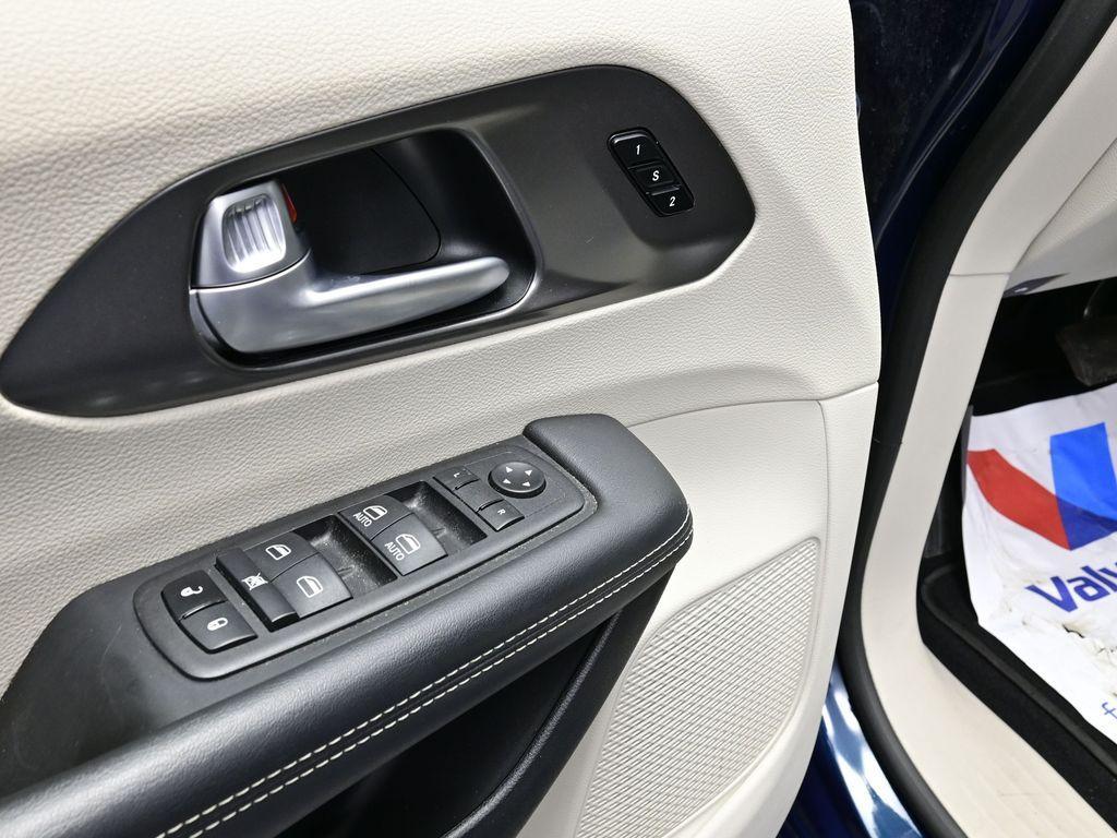 used 2024 Chrysler Pacifica Hybrid car, priced at $29,990