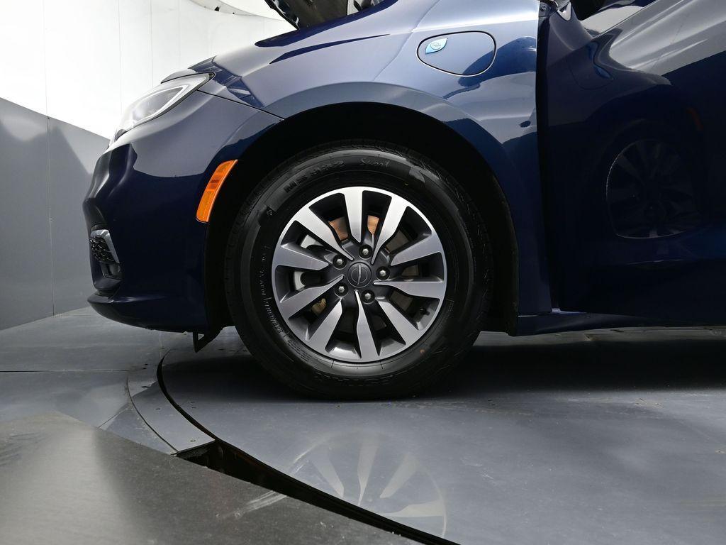used 2024 Chrysler Pacifica Hybrid car, priced at $29,990
