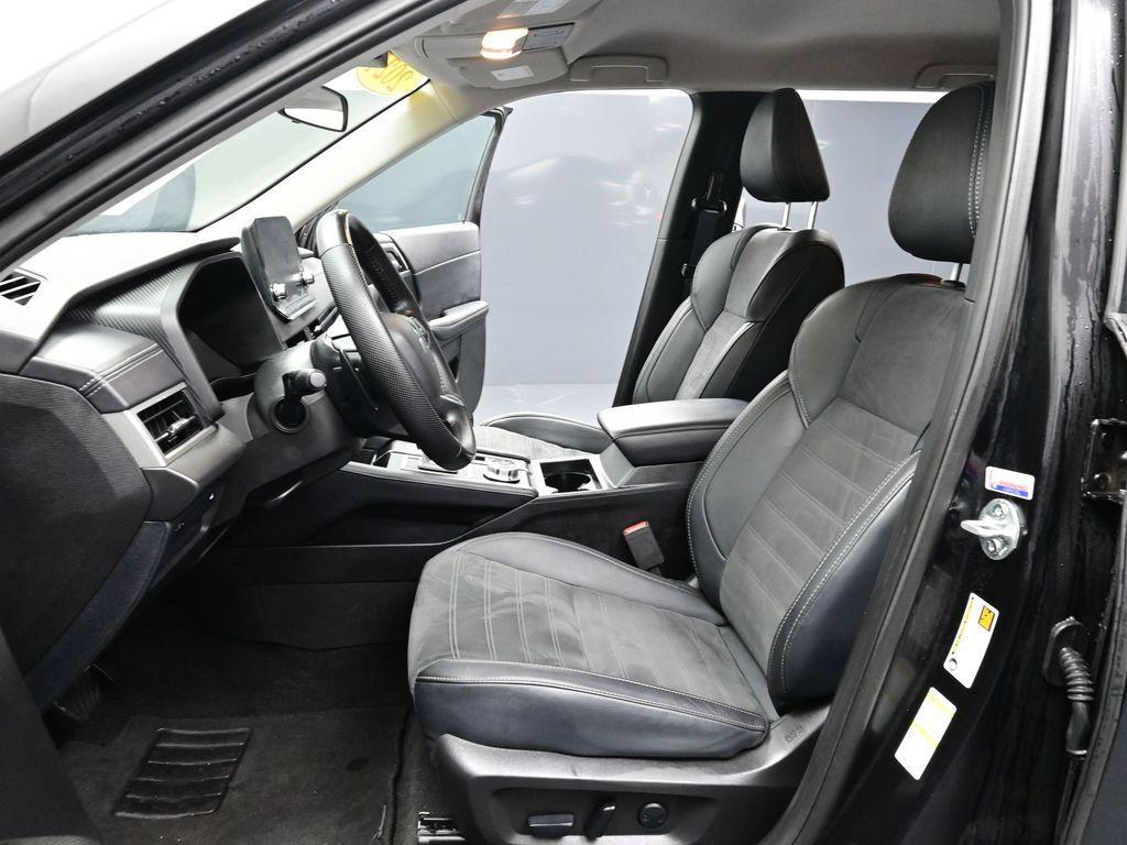 used 2024 Mitsubishi Outlander car, priced at $27,500