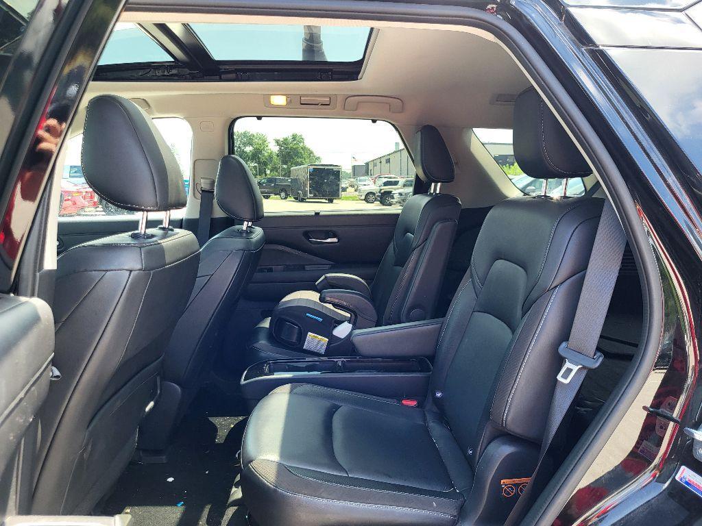 used 2022 Nissan Pathfinder car, priced at $32,000
