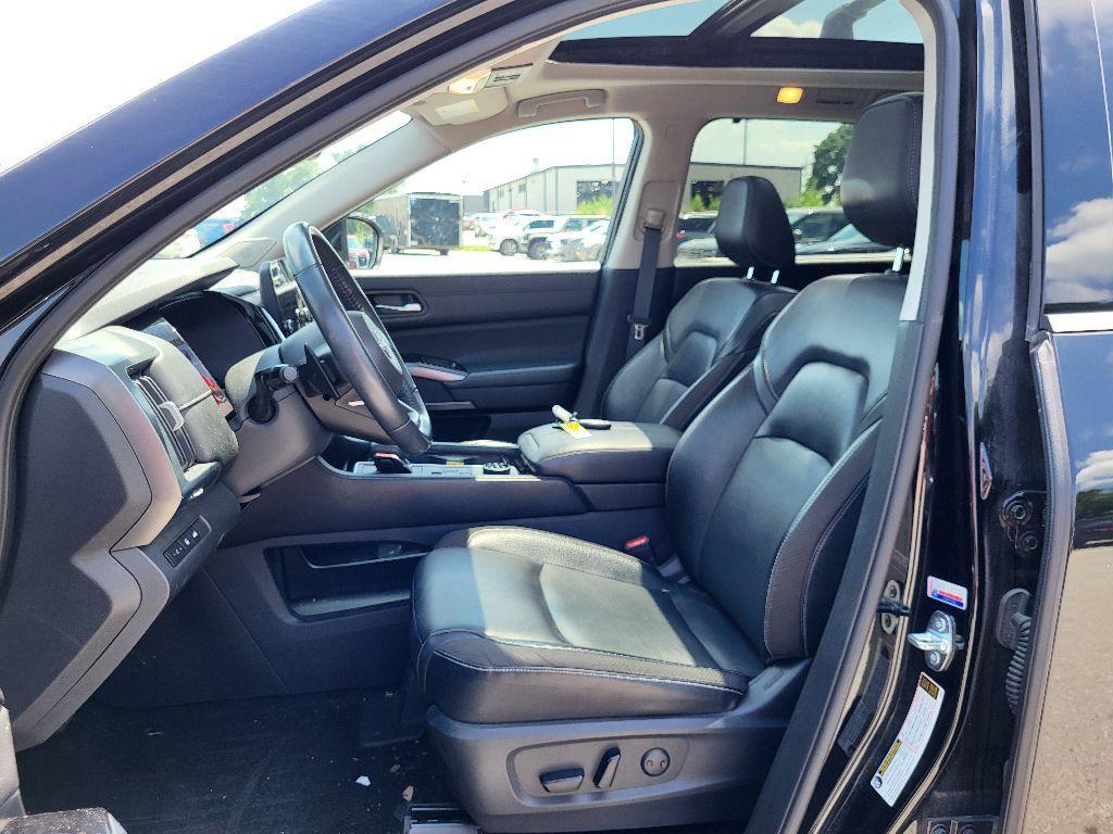 used 2022 Nissan Pathfinder car, priced at $32,000