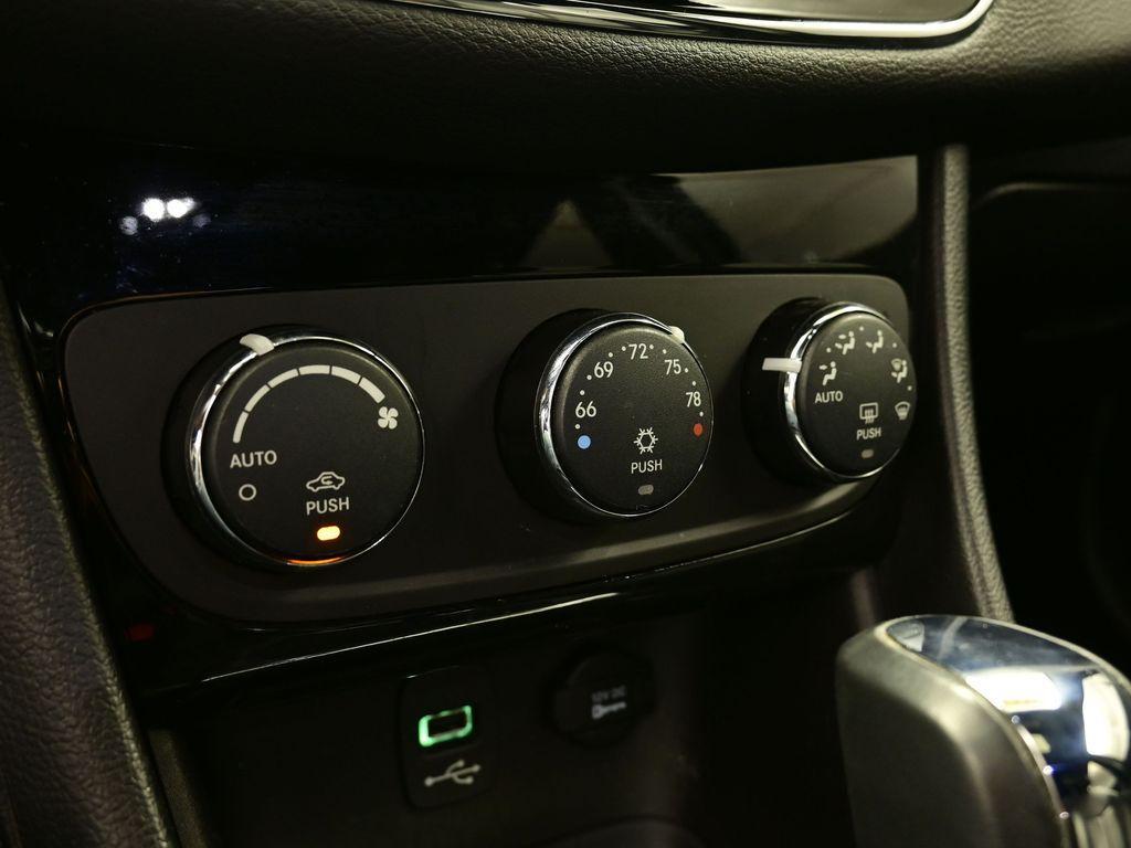 used 2014 Chrysler 200 car