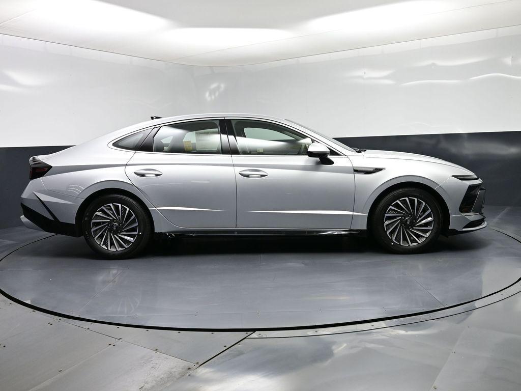 new 2025 Hyundai Sonata Hybrid car