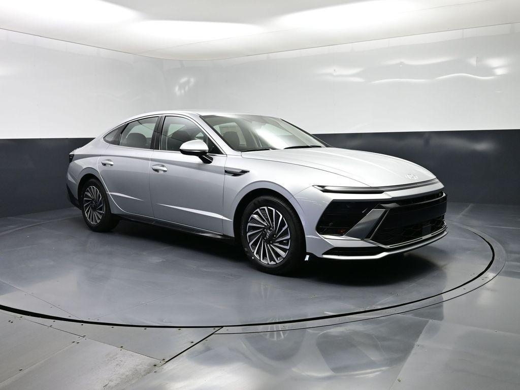 new 2025 Hyundai Sonata Hybrid car