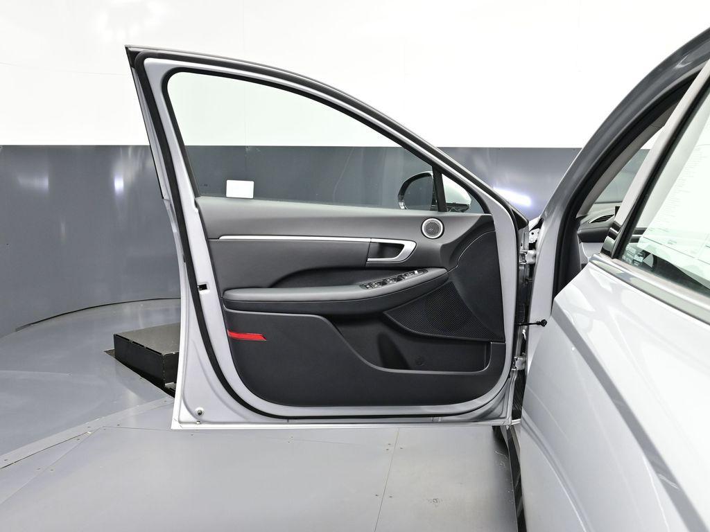 new 2025 Hyundai Sonata Hybrid car