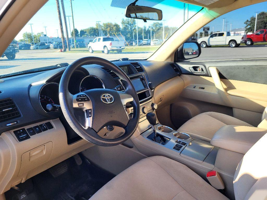 used 2013 Toyota Highlander car, priced at $10,850