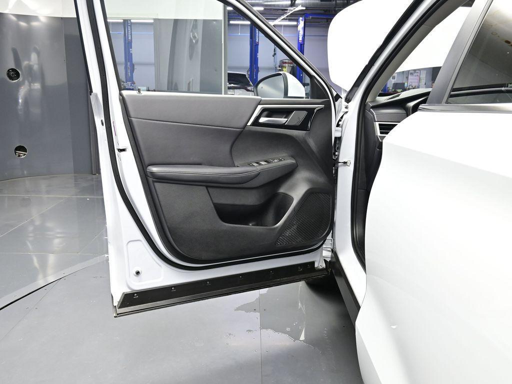 used 2024 Mitsubishi Outlander PHEV car, priced at $30,000