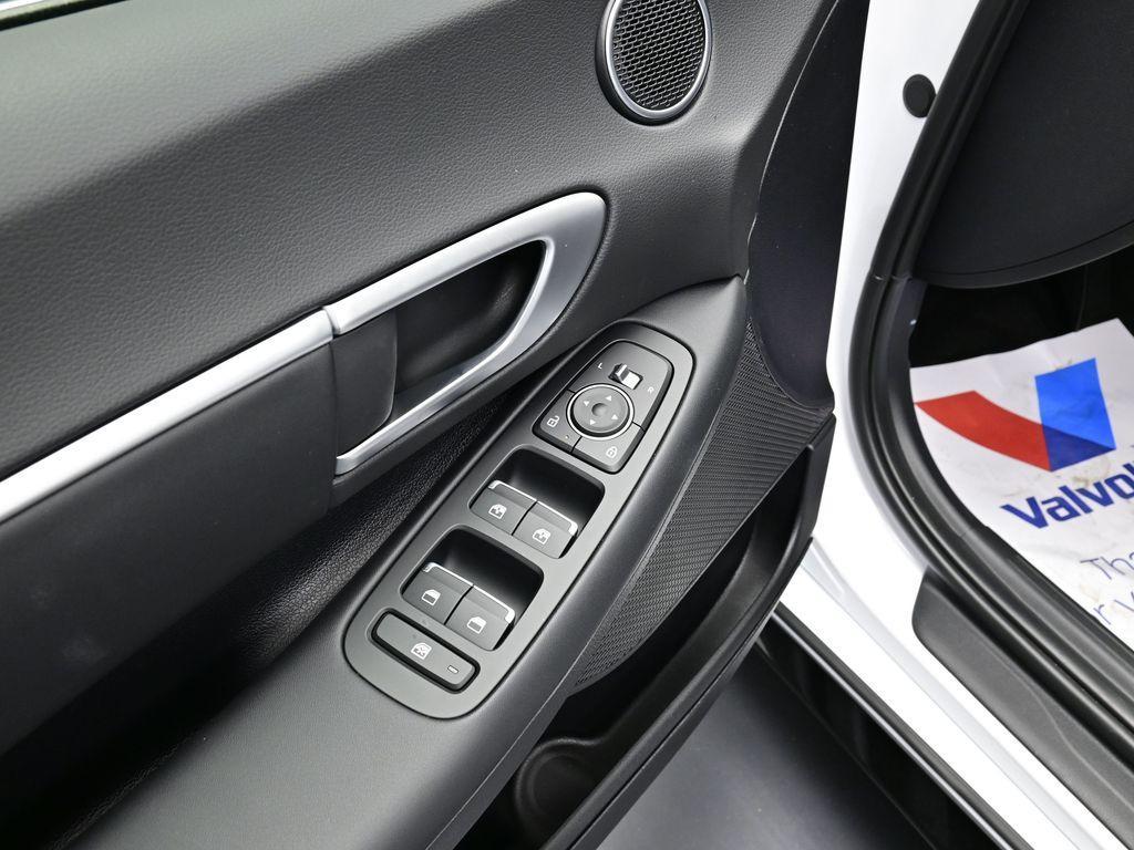 new 2025 Hyundai Sonata Hybrid car