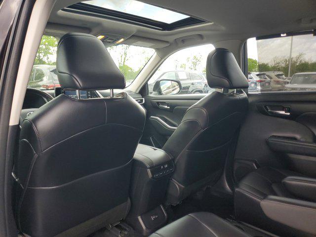 used 2022 Toyota Highlander car, priced at $35,972