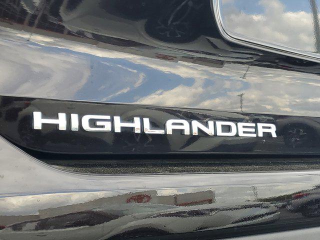 used 2022 Toyota Highlander car, priced at $35,972