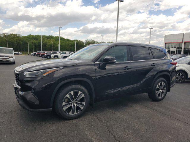 used 2022 Toyota Highlander car, priced at $35,972
