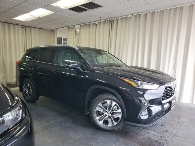 new 2025 Toyota Highlander car, priced at $46,678