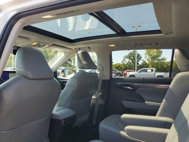 used 2025 Toyota Highlander Hybrid car, priced at $55,417