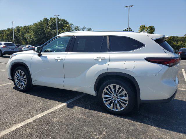 used 2025 Toyota Highlander Hybrid car, priced at $55,417