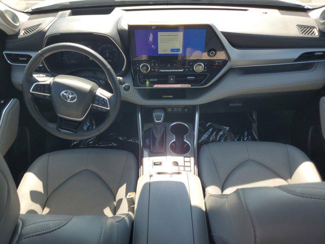 used 2025 Toyota Highlander Hybrid car, priced at $55,417
