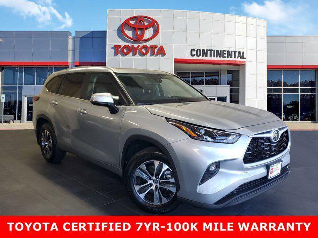 used 2023 Toyota Highlander car, priced at $41,998