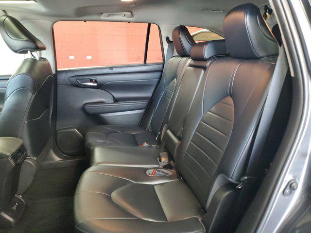 used 2021 Toyota Highlander car, priced at $36,528