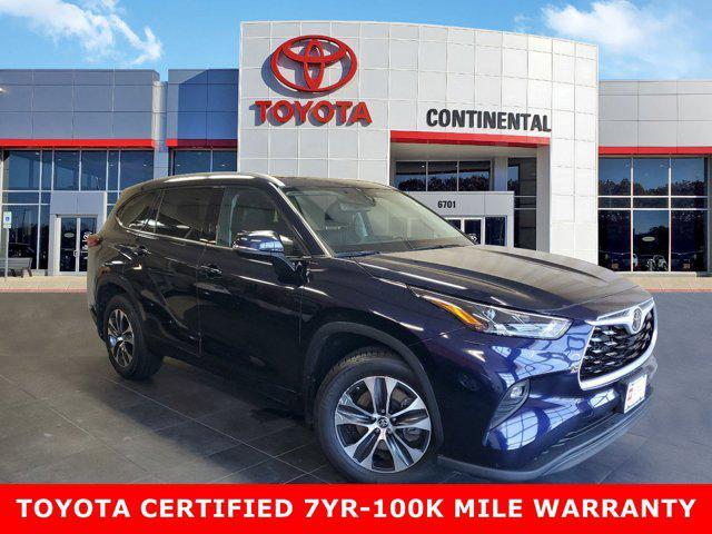 used 2022 Toyota Highlander car, priced at $38,541