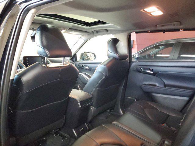 used 2021 Toyota Highlander car, priced at $36,987