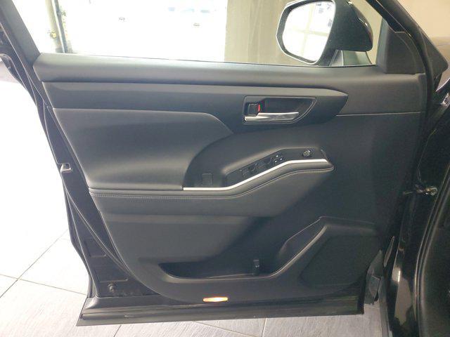 used 2024 Toyota Highlander car, priced at $42,889