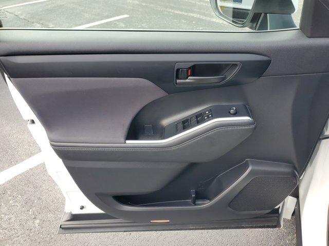 used 2023 Toyota Highlander car, priced at $32,993