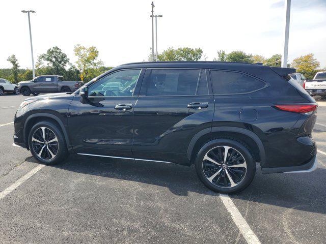 used 2022 Toyota Highlander car, priced at $29,998