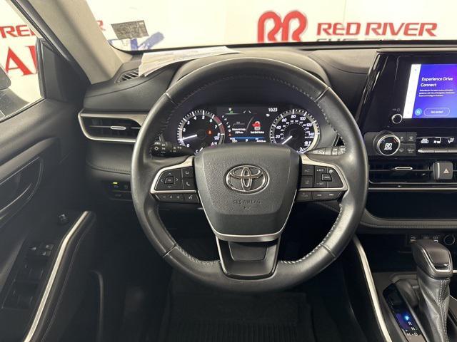used 2023 Toyota Highlander car, priced at $33,416