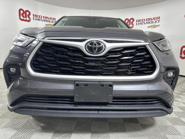 used 2023 Toyota Highlander car, priced at $33,416