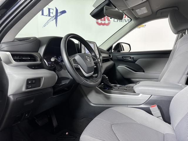 used 2023 Toyota Highlander car, priced at $33,275