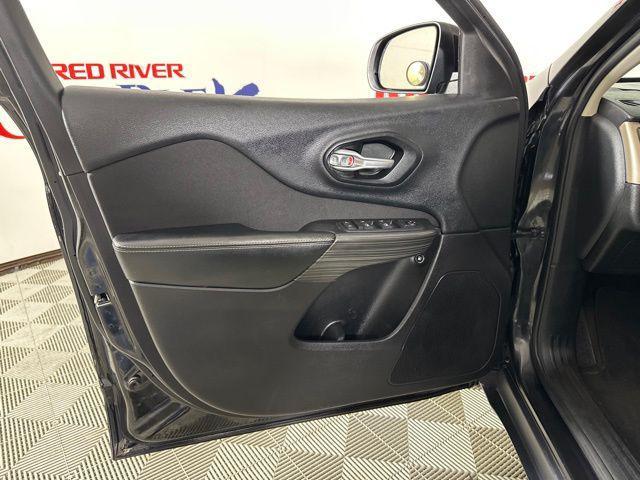 used 2015 Jeep Cherokee car, priced at $7,936