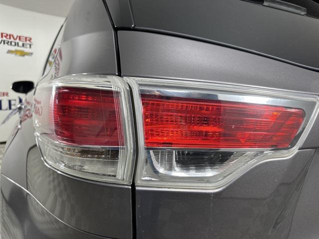 used 2014 Toyota Highlander car, priced at $15,647