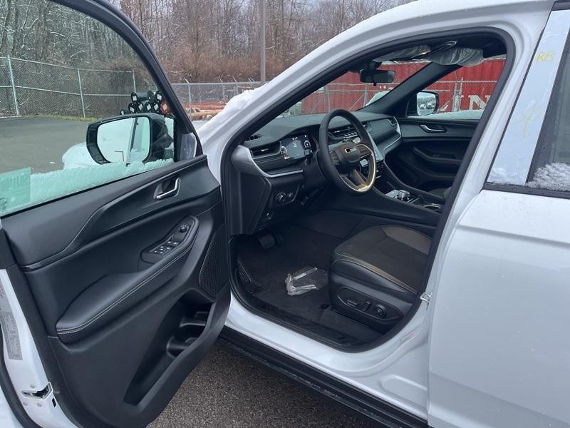 new 2025 Jeep Grand Cherokee car, priced at $41,831