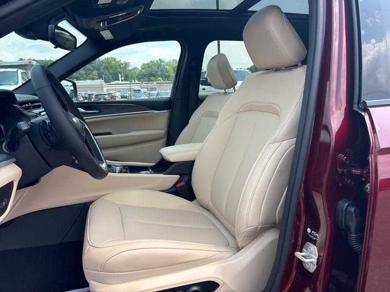 new 2024 Jeep Grand Cherokee car, priced at $45,112