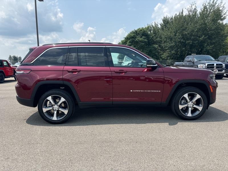 new 2024 Jeep Grand Cherokee car, priced at $45,112