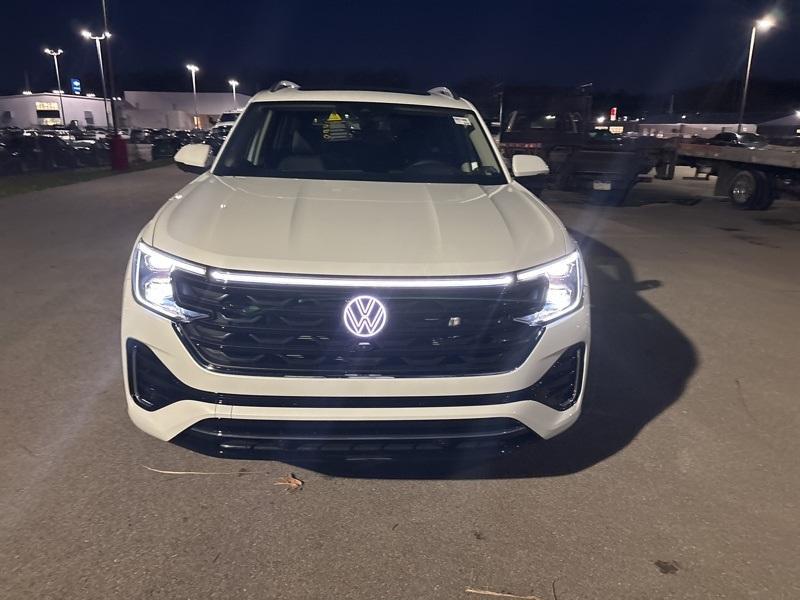 new 2025 Volkswagen Atlas car, priced at $54,999