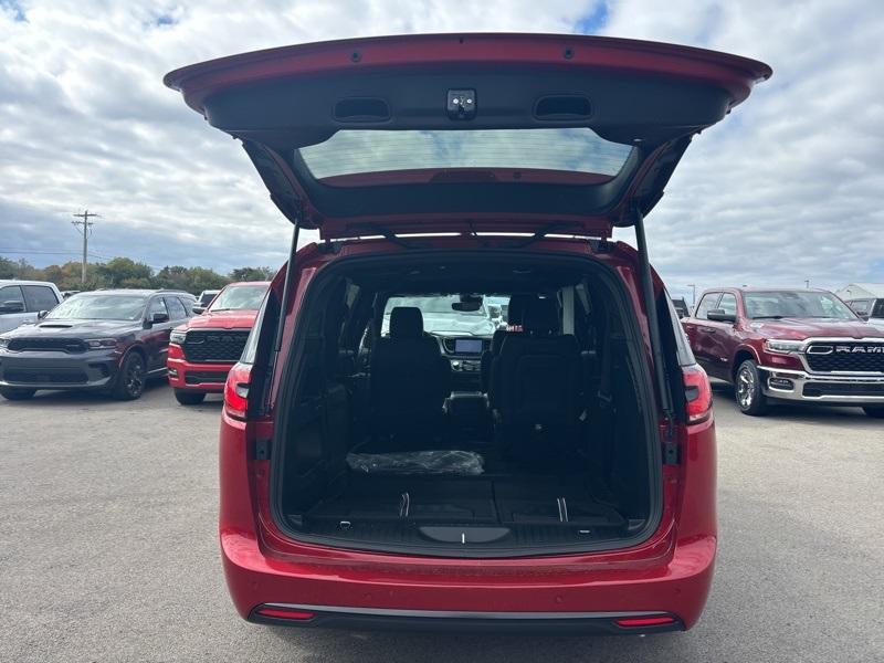 new 2024 Chrysler Pacifica car, priced at $42,935