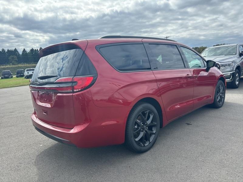 new 2024 Chrysler Pacifica car, priced at $42,935