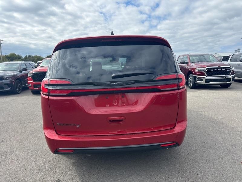 new 2024 Chrysler Pacifica car, priced at $42,935