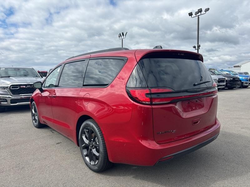 new 2024 Chrysler Pacifica car, priced at $42,935