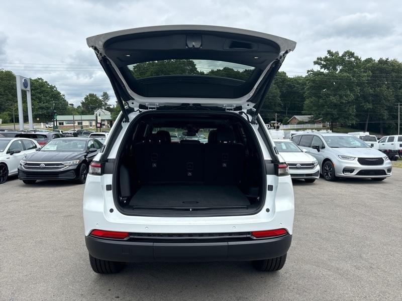 new 2024 Jeep Grand Cherokee car, priced at $42,207