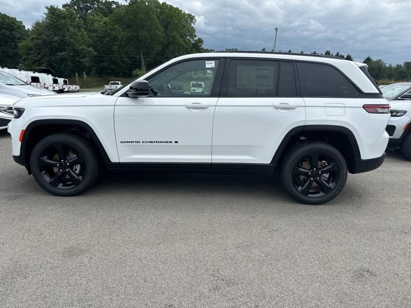 new 2024 Jeep Grand Cherokee car, priced at $42,207