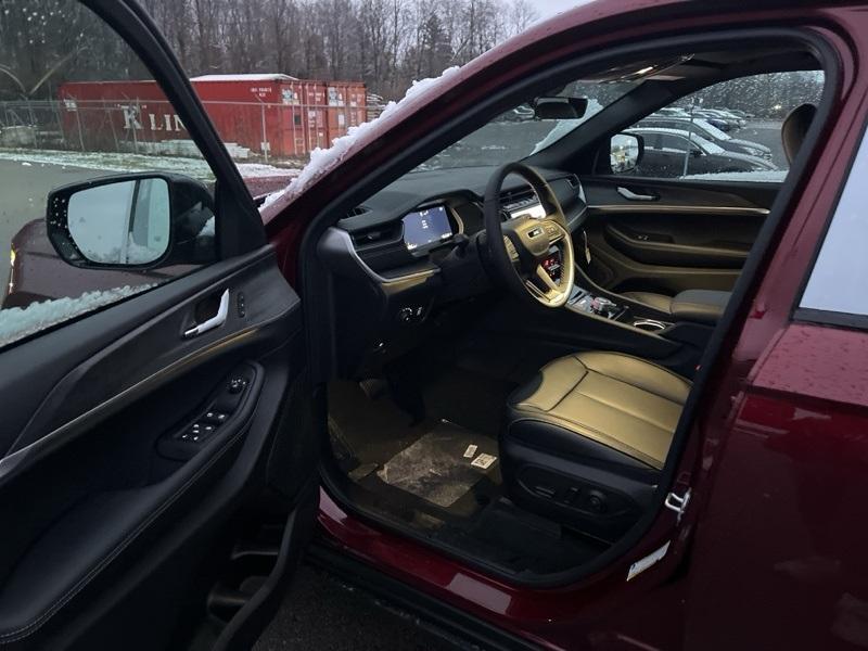 new 2025 Jeep Grand Cherokee L car